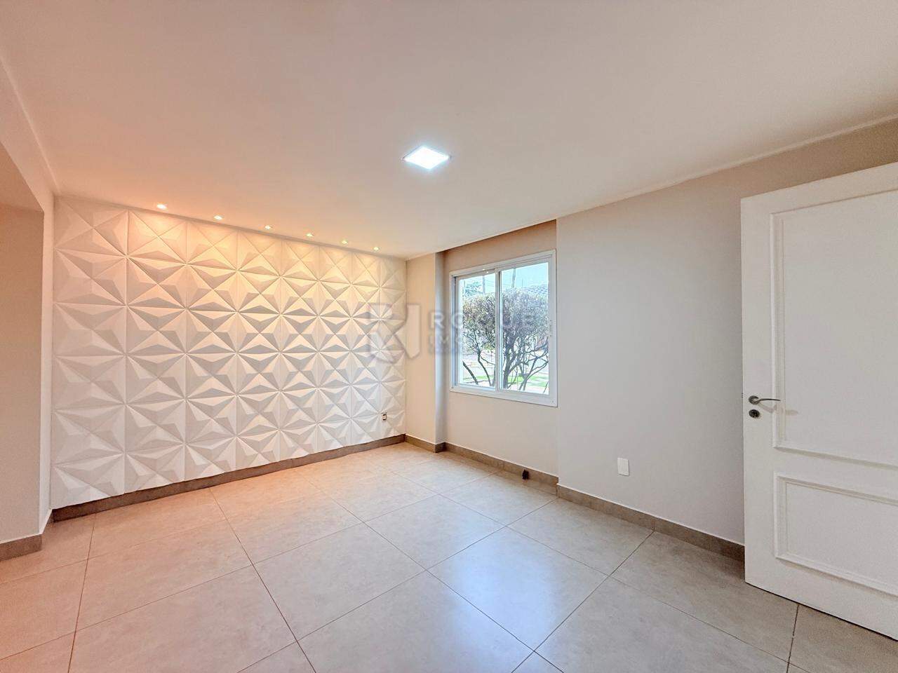 Casa em condomínio para aluguel no bairro Jardim Aquárius: Sala