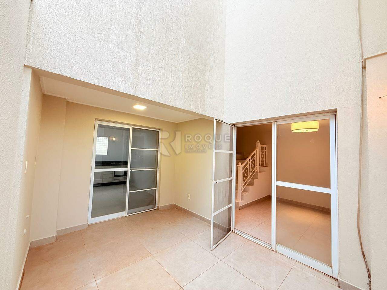 Casa em condomínio para aluguel no bairro Jardim Aquárius: Área Externa