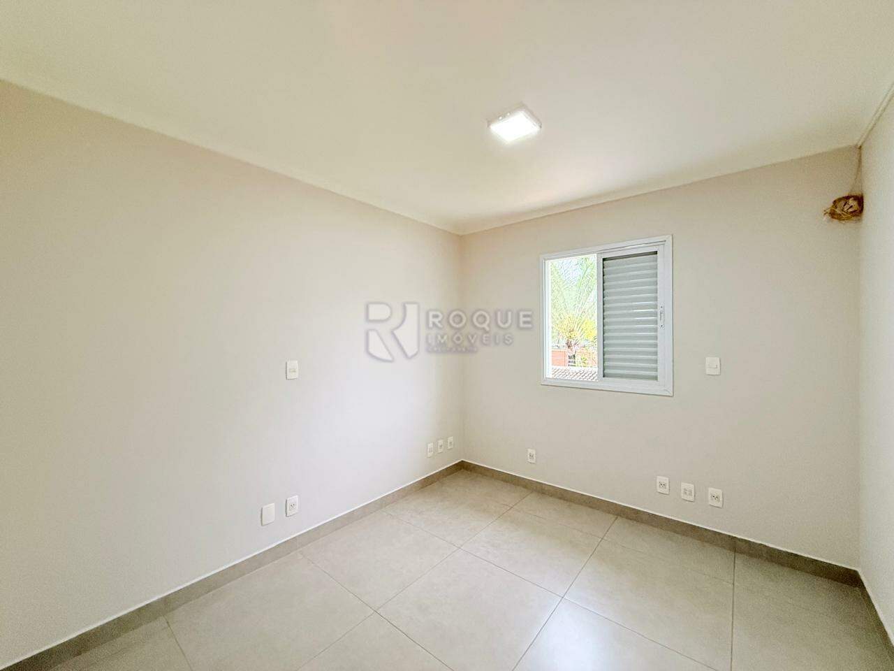Casa em condomínio para aluguel no bairro Jardim Aquárius: Dormitório 02