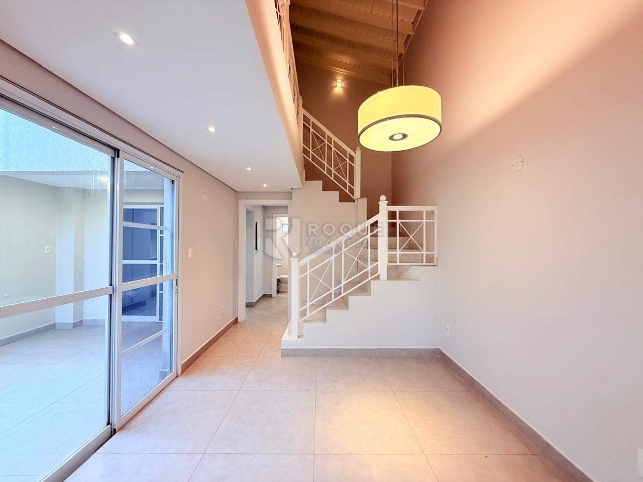 Casa em condomínio para aluguel no bairro Jardim Aquárius: Sala de Jantar