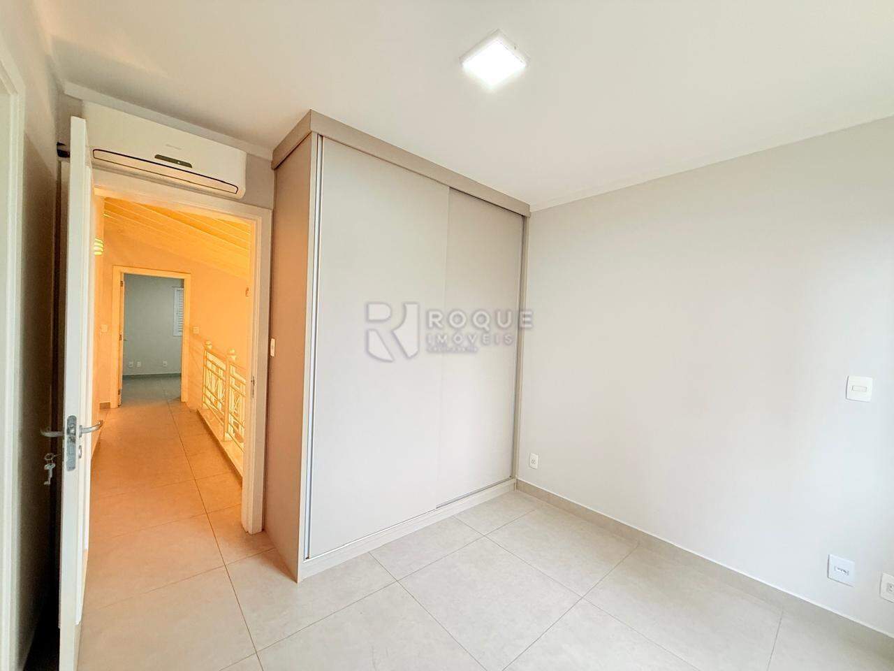 Casa em condomínio para aluguel no bairro Jardim Aquárius: Dormitório 01