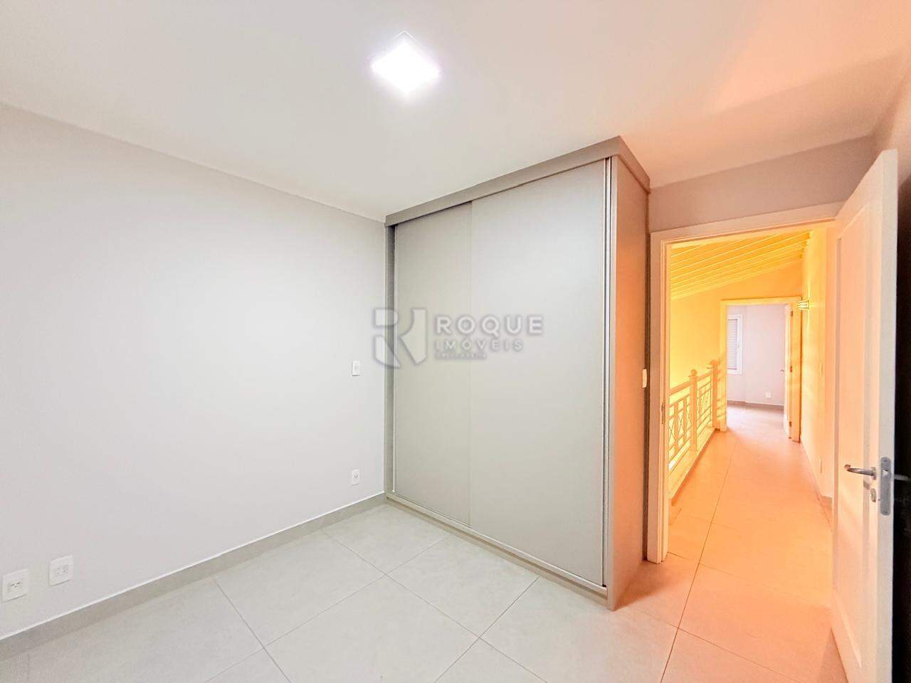 Casa em condomínio para aluguel no bairro Jardim Aquárius: Dormitório 03