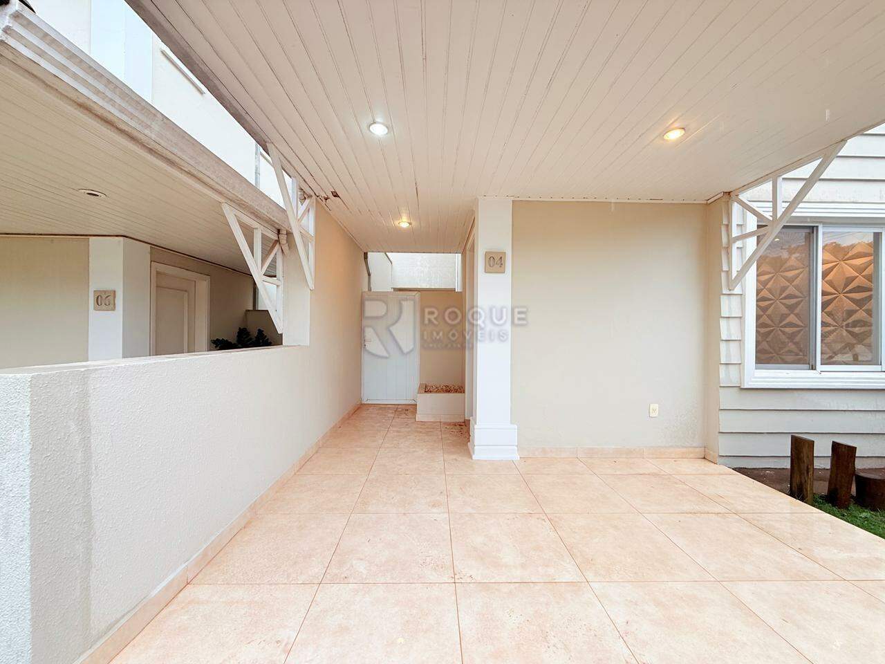Casa em condomínio para aluguel no bairro Jardim Aquárius: Entrada