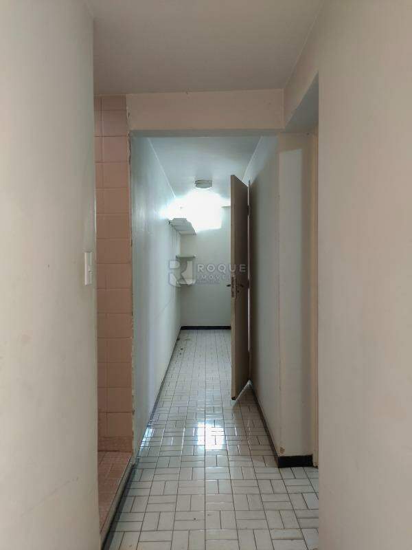 Casa Residencial para aluguel no bairro Centro: Hall subsolo