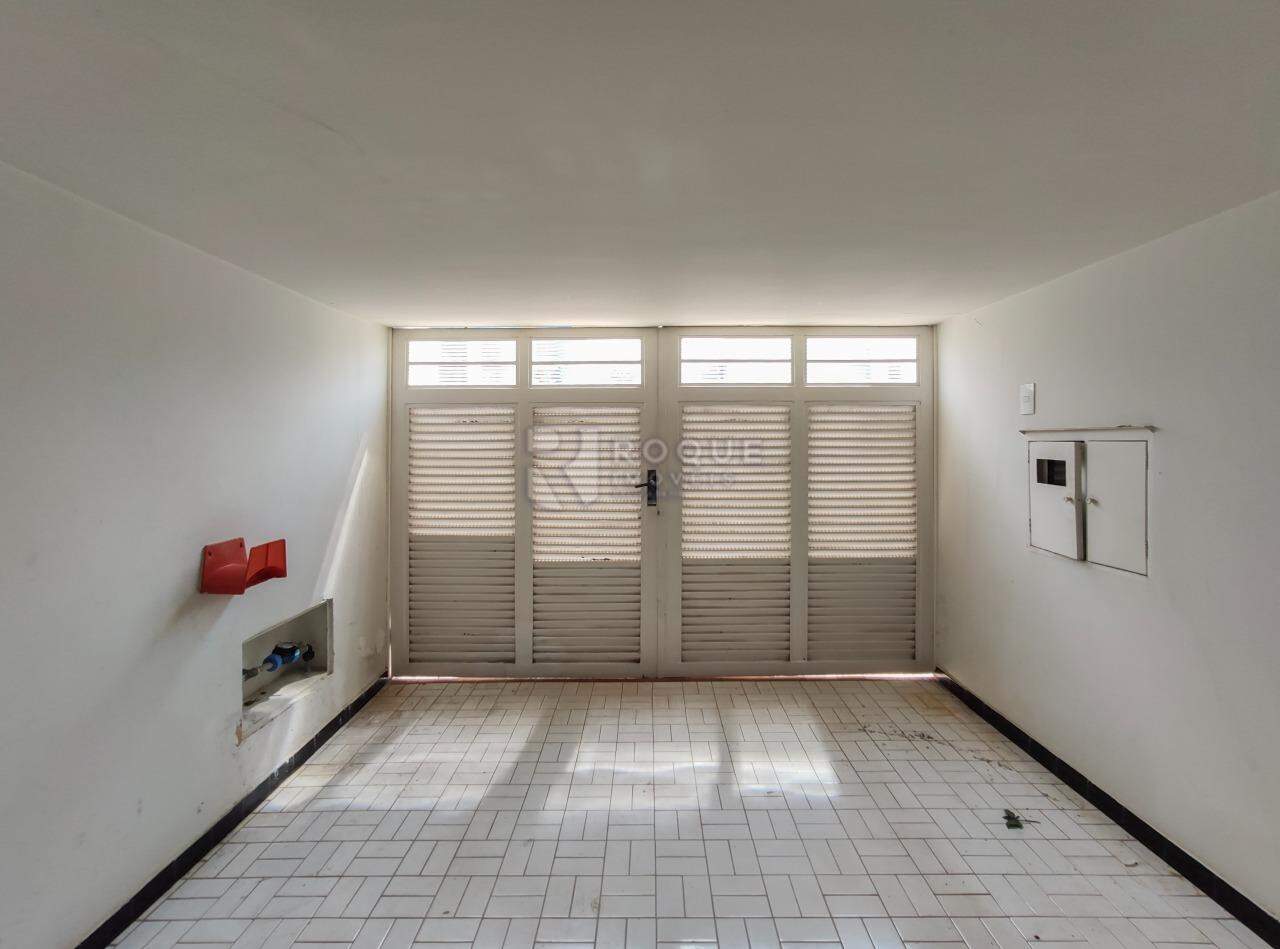 Casa Residencial para aluguel no bairro Centro: Garagem subsolo