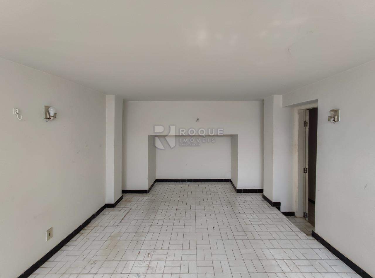 Casa Residencial para aluguel no bairro Centro: Garagem subsolo
