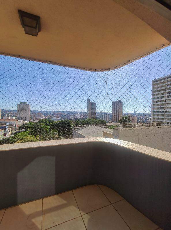 Apartamento para aluguel no bairro Centro: Sacada