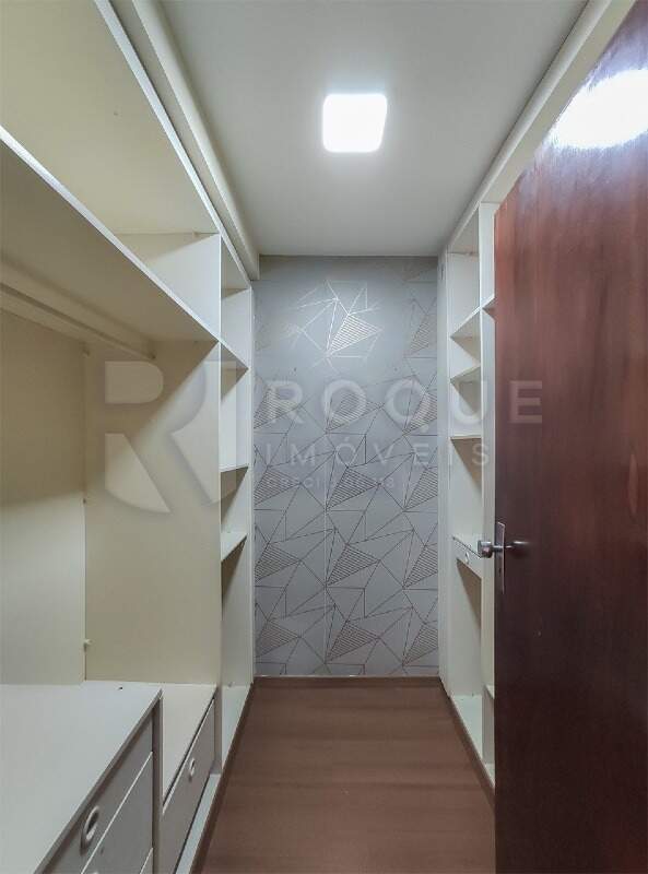 Apartamento para aluguel no bairro Centro: Closet suíte