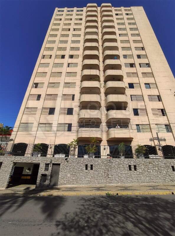 Apartamento para aluguel no bairro Centro: Prédio
