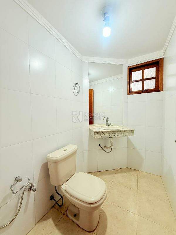 Casa em condomínio para aluguel no bairro Parque Residencial Roland: Wc Externo