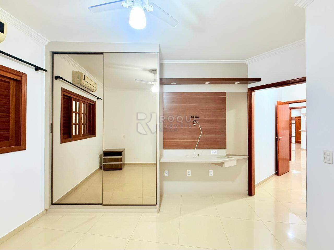 Casa em condomínio para aluguel no bairro Parque Residencial Roland: Dormitório 03 Suíte