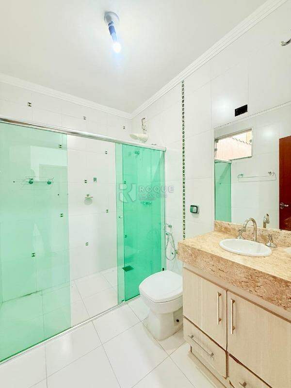 Casa em condomínio para aluguel no bairro Parque Residencial Roland: Wc Social