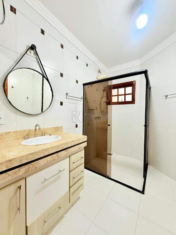 Casa em condomínio para aluguel no bairro Parque Residencial Roland: Wc Suíte