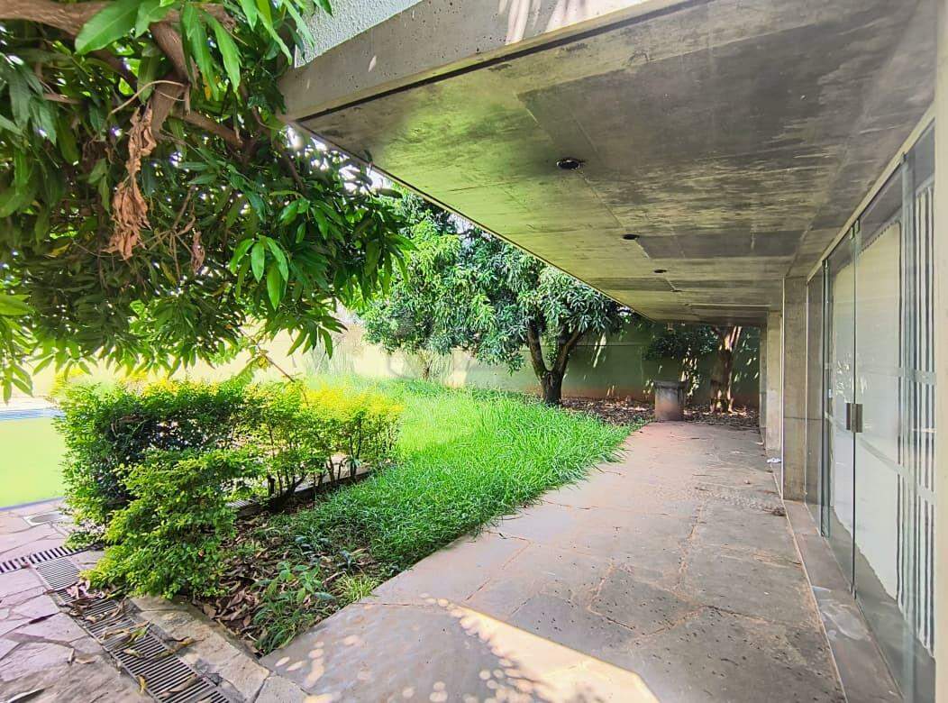 Casa Comercial para aluguel no bairro Vila Claudia: Fundos