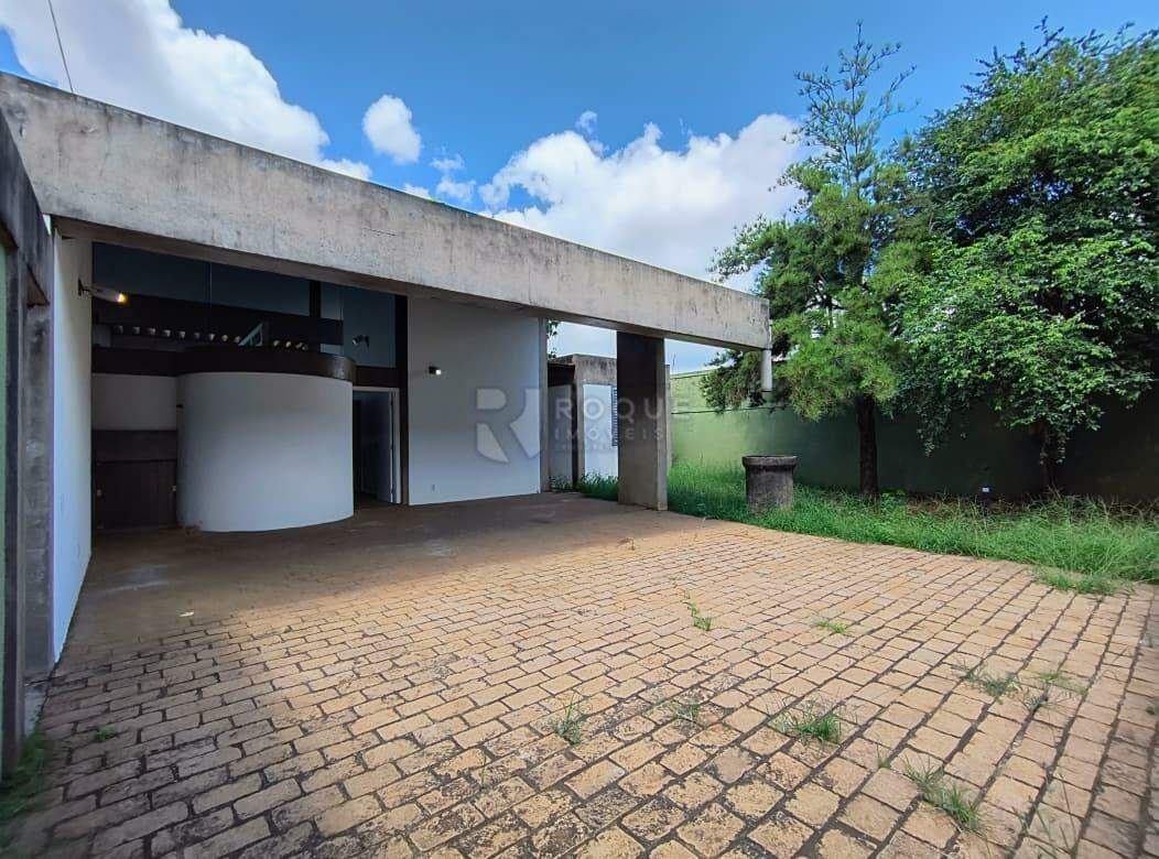 Casa Comercial para aluguel no bairro Vila Claudia: Garagem