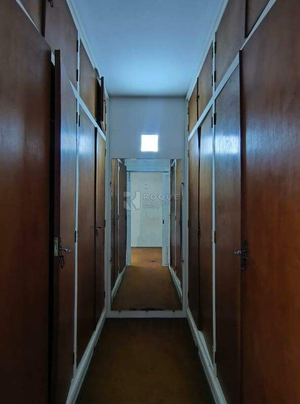 Casa Comercial para aluguel no bairro Vila Claudia: Closet