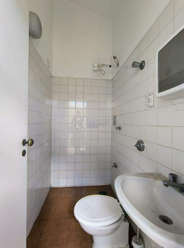 Casa Comercial para aluguel no bairro Vila Claudia: Wc externo 