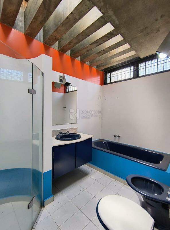 Casa Comercial para aluguel no bairro Vila Claudia: Wc suíte