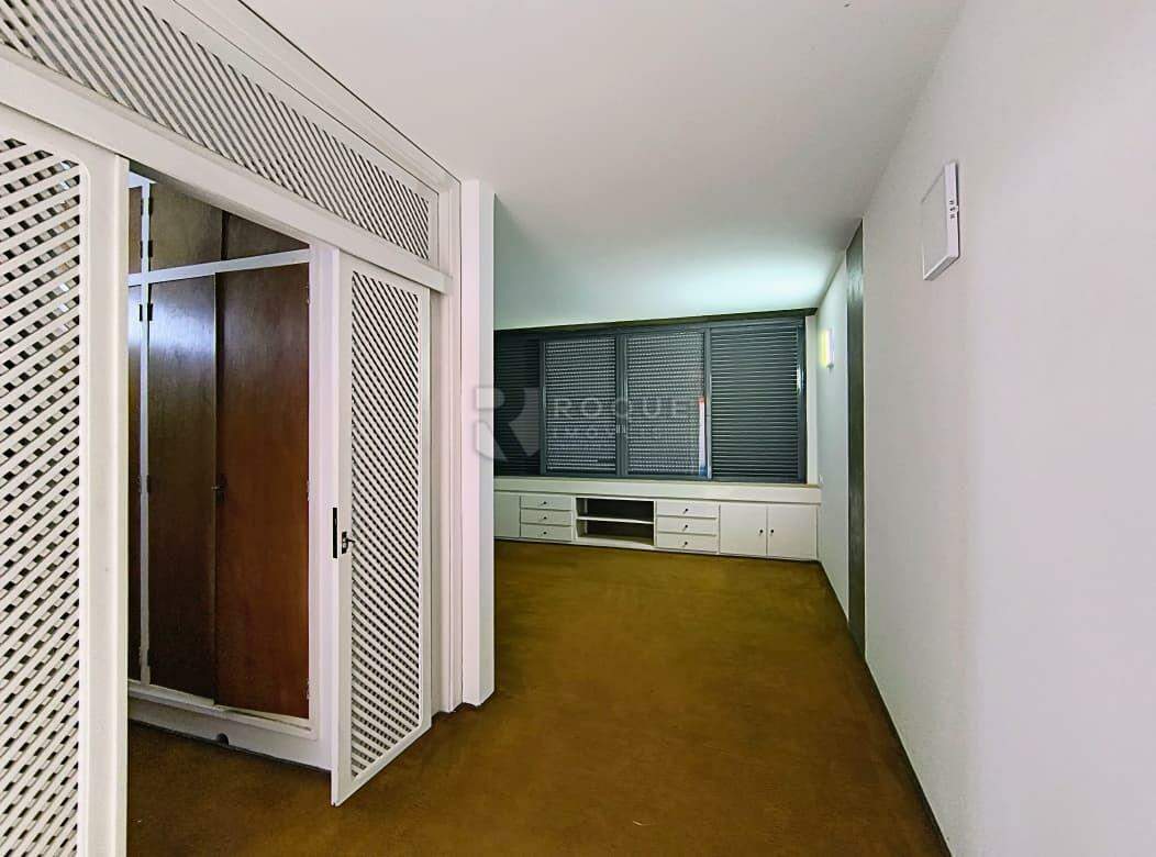 Casa Comercial para aluguel no bairro Vila Claudia: Dormitório 03 suíte