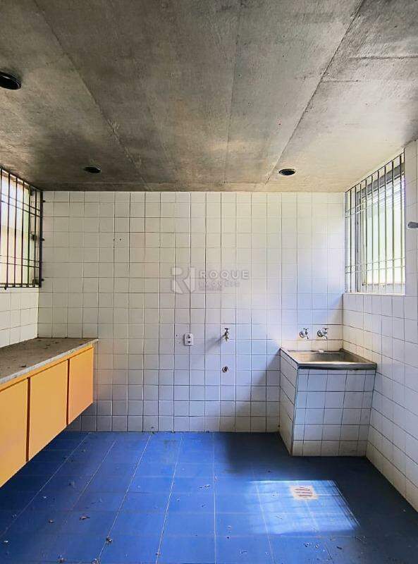Casa Comercial para aluguel no bairro Vila Claudia: Lavanderia