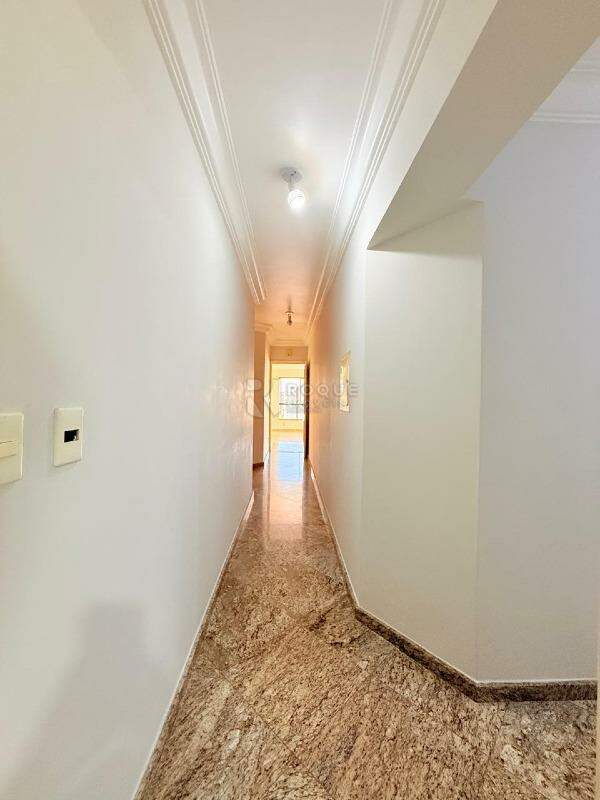 Apartamento para aluguel no bairro Centro: Hall