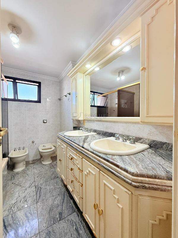Apartamento para aluguel no bairro Centro: Wc 01 Súite