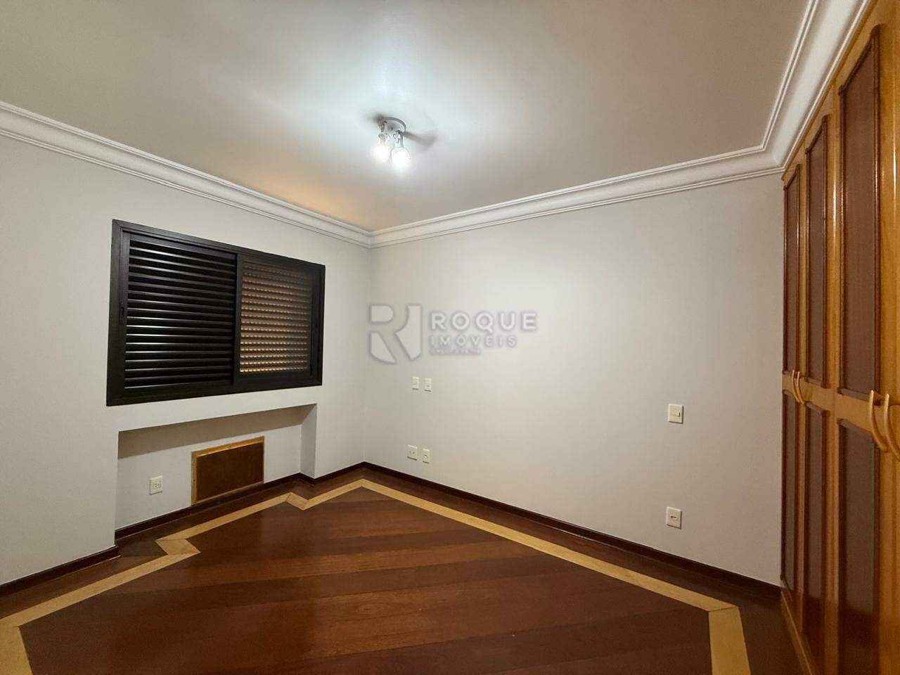Apartamento para aluguel no bairro Centro: Dormitório 04