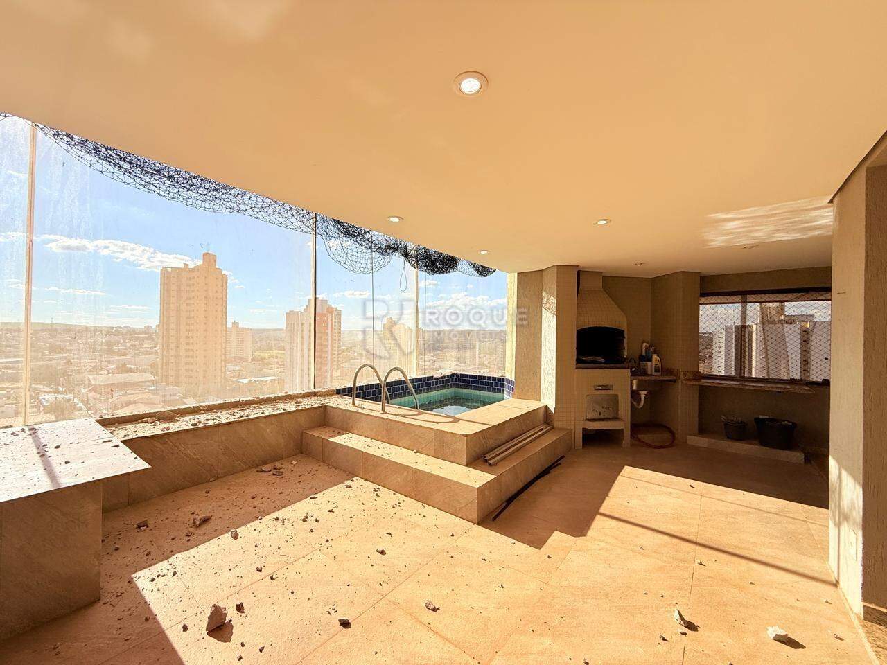 Apartamento para aluguel no bairro Centro: Sacada