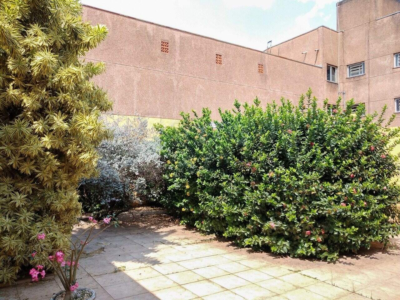 Casa Residencial para aluguel no bairro Vila Anita: Fundo