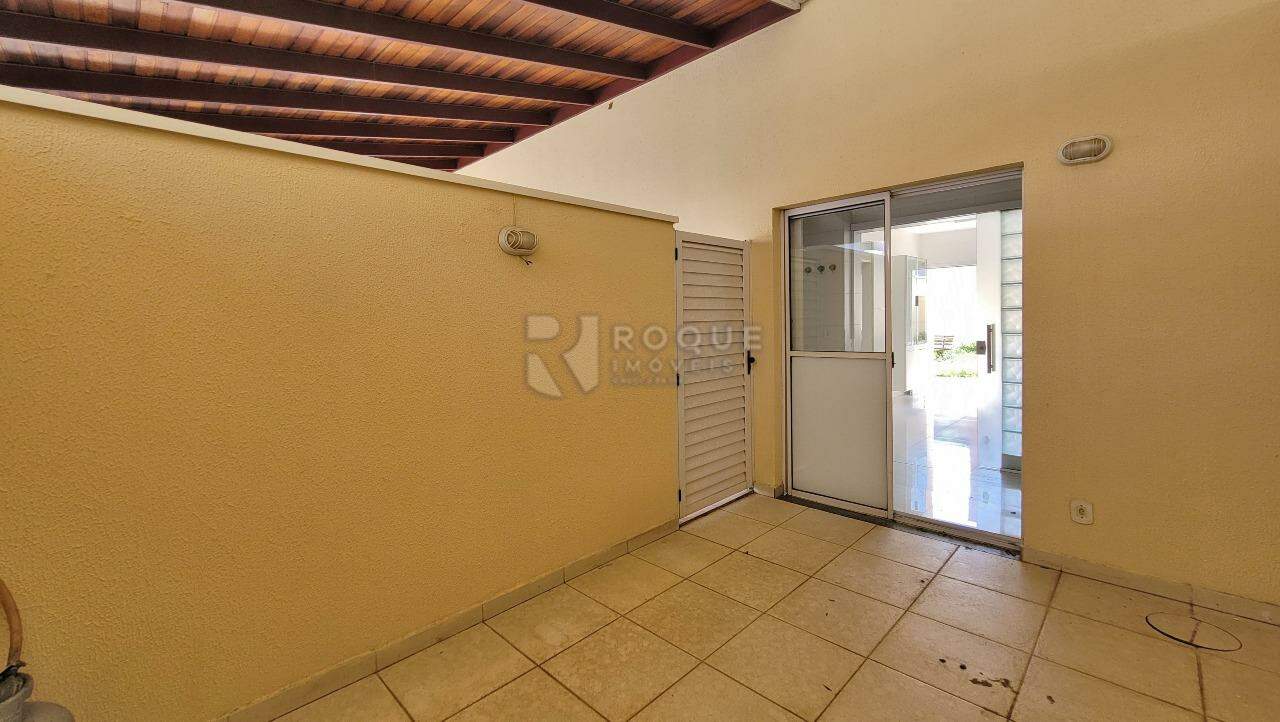 Casa em condomínio para aluguel no bairro Residencial Villa do Sol: Área de serviço