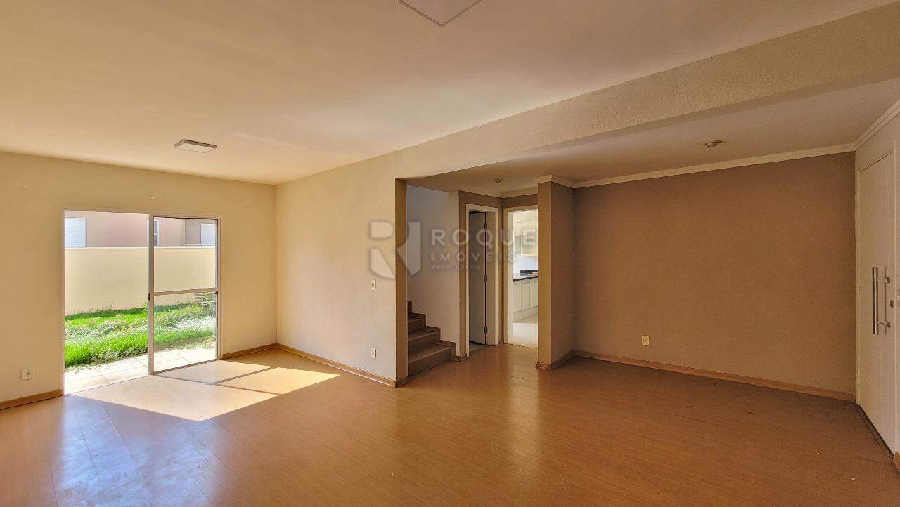 Casa em condomínio para aluguel no bairro Residencial Villa do Sol: Sala