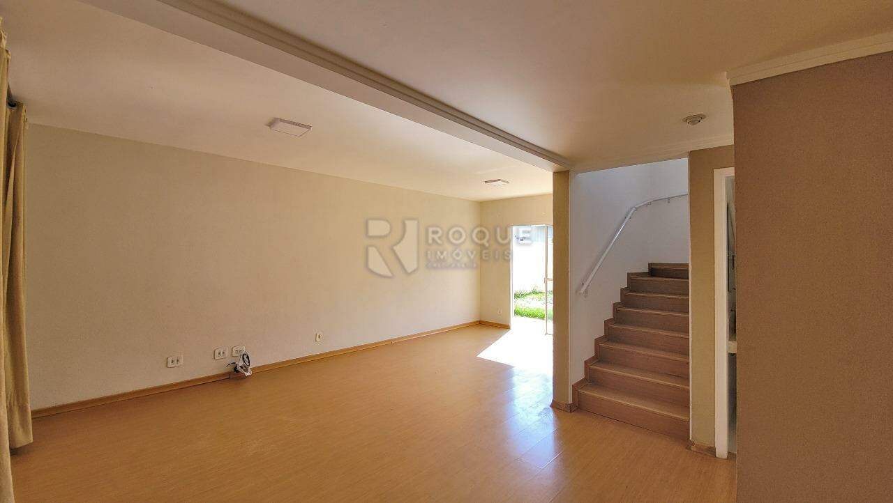 Casa em condomínio para aluguel no bairro Residencial Villa do Sol: Sala