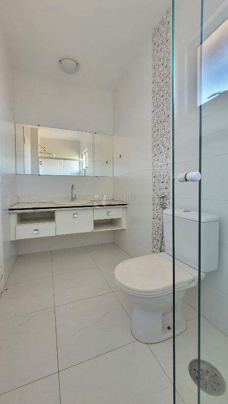 Casa em condomínio para aluguel no bairro Residencial Villa do Sol: Wc suíte