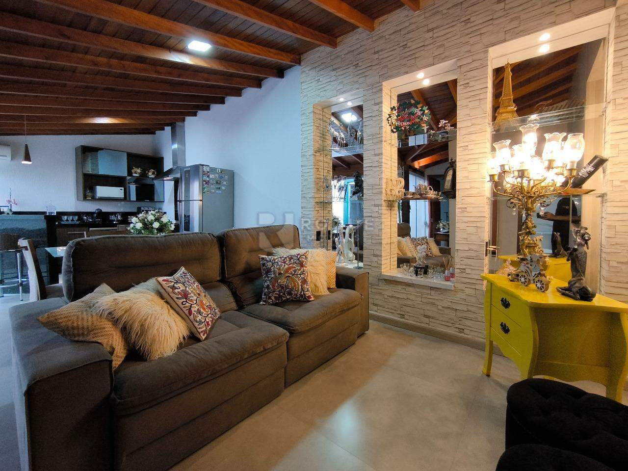 Casa em condomínio à venda no bairro Jardim Solar dos Nobres: SALA DE ESTAR 2