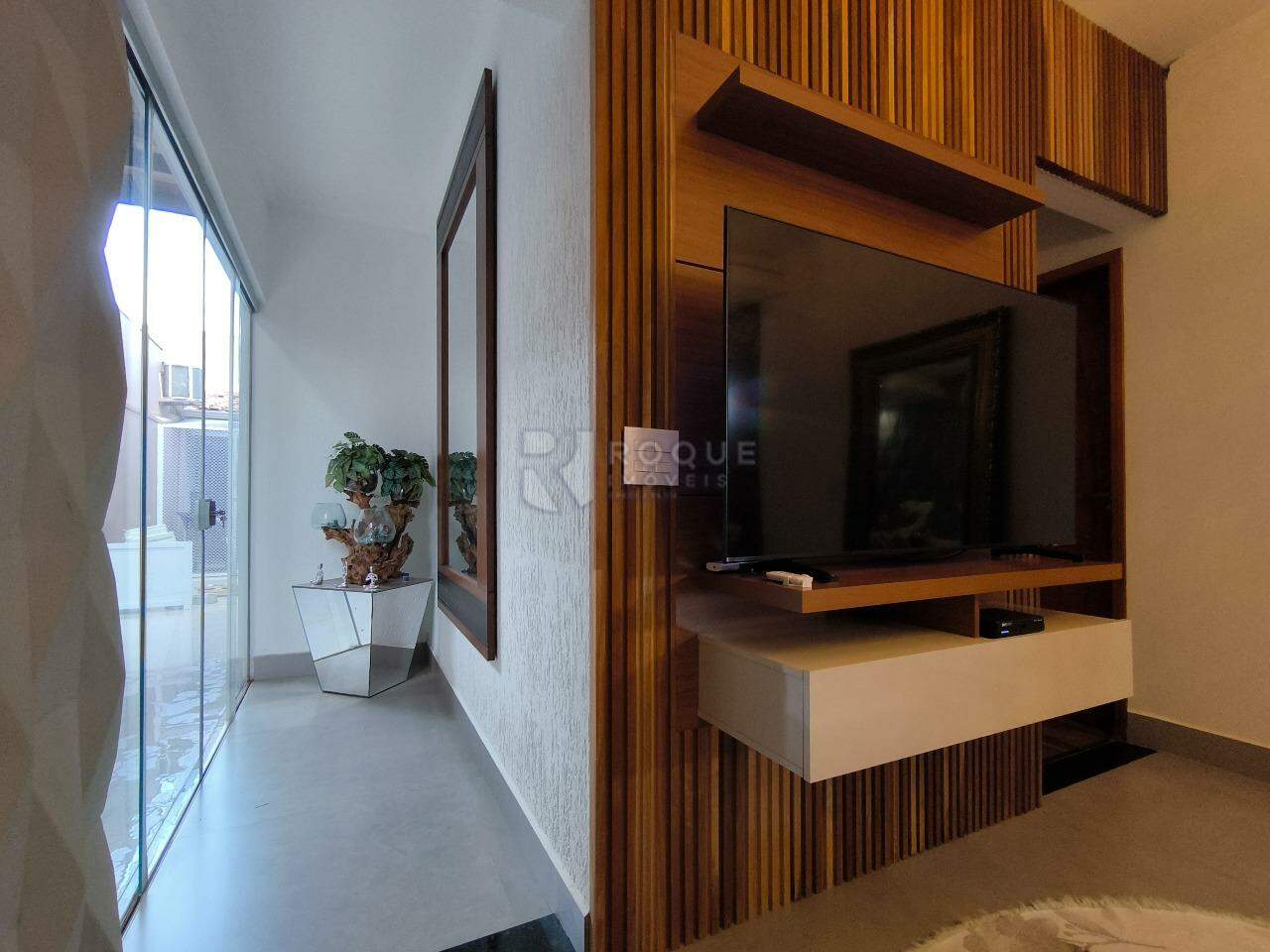 Casa em condomínio à venda no bairro Jardim Solar dos Nobres: SALA DE TV