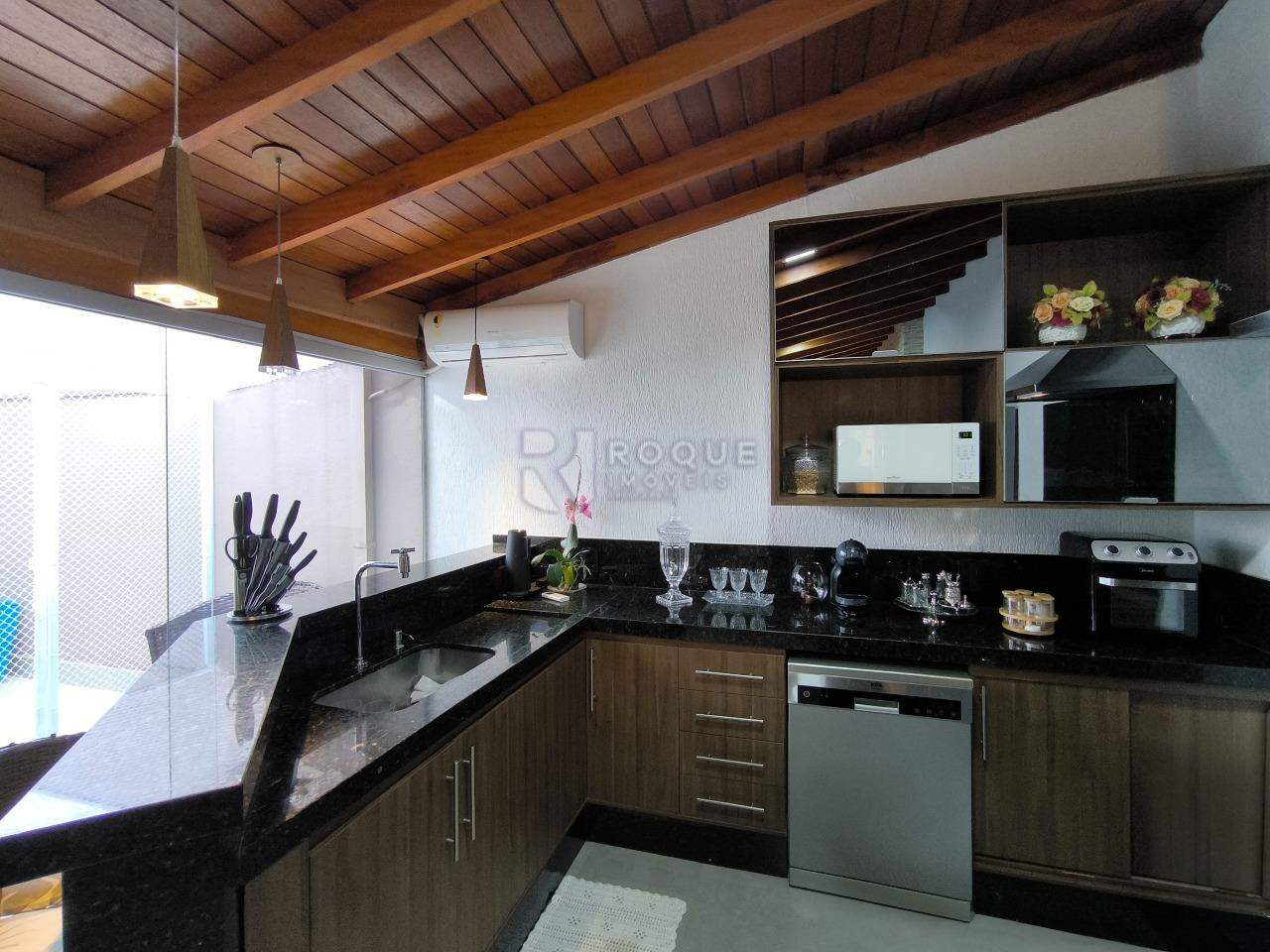 Casa em condomínio à venda no bairro Jardim Solar dos Nobres: COZINHA
