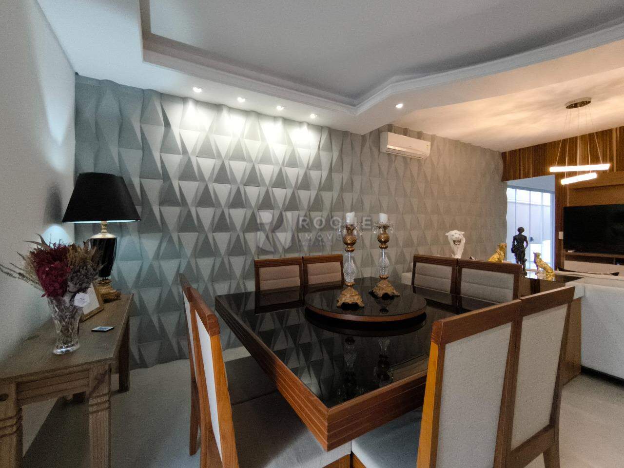 Casa em condomínio à venda no bairro Jardim Solar dos Nobres: SALA DE JANTAR