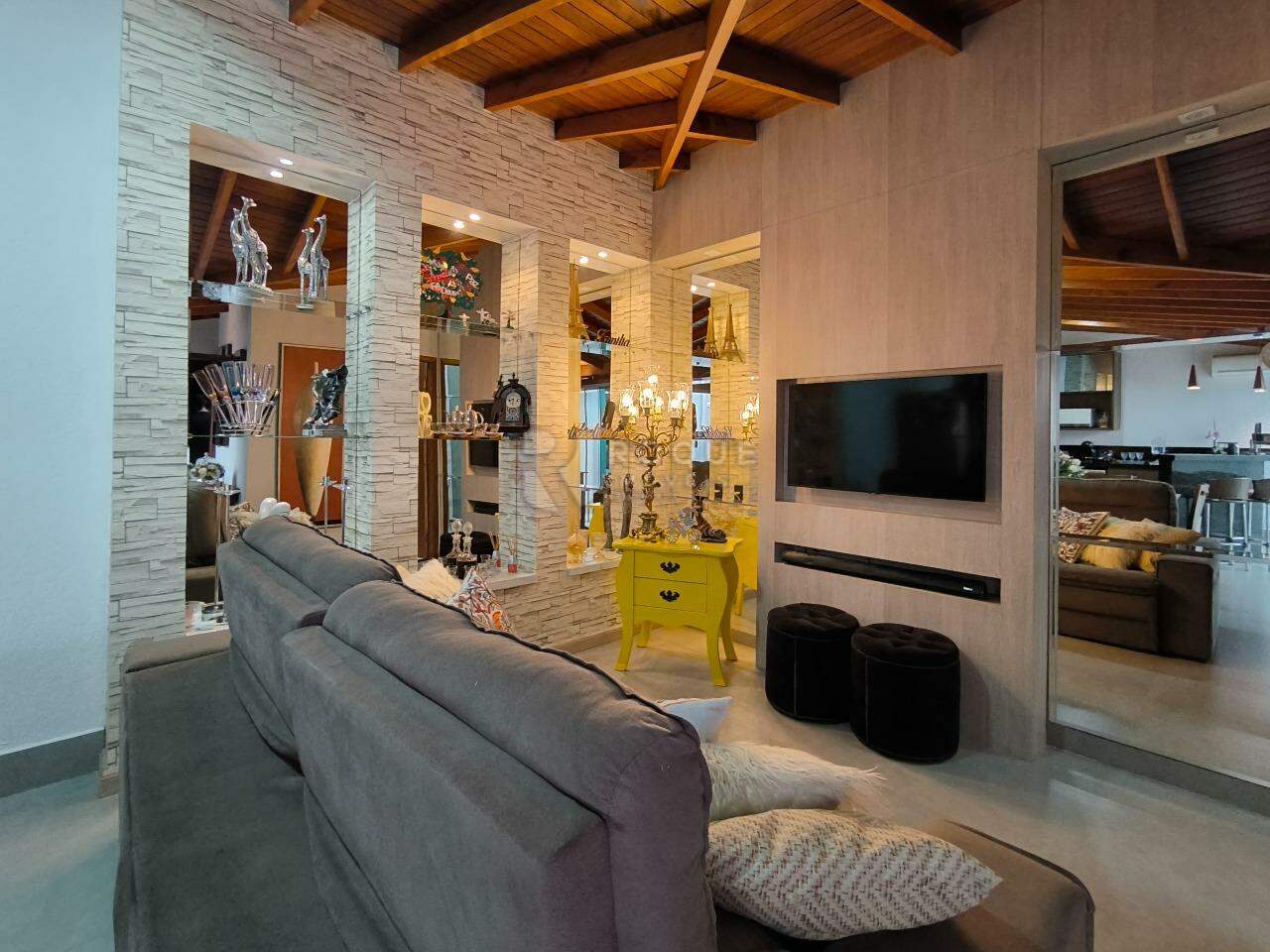 Casa em condomínio à venda no bairro Jardim Solar dos Nobres: SALA DE ESTAR 2