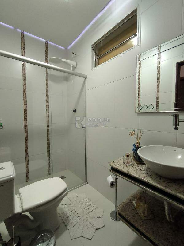 Casa em condomínio à venda no bairro Jardim Solar dos Nobres: BANHEIRO SOCIAL