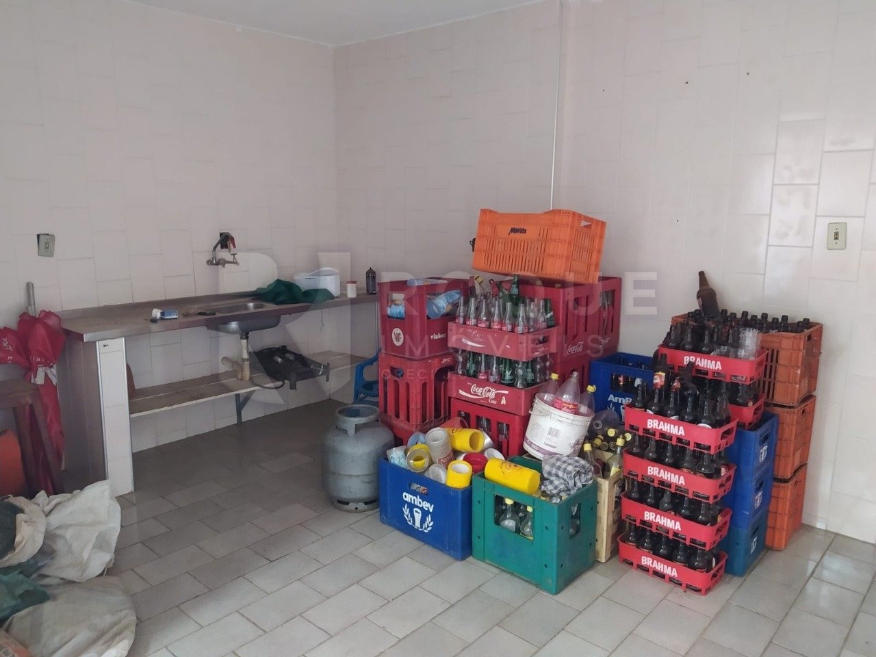 Casa Comercial à venda no bairro Parque Residencial Aeroporto: 