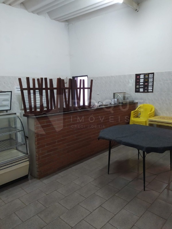 Casa Comercial à venda no bairro Parque Residencial Aeroporto: 