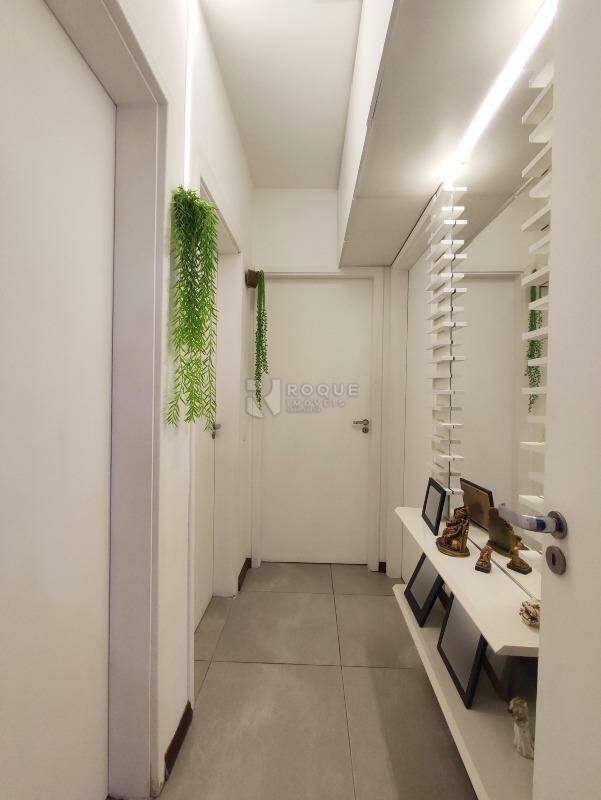 Apartamento à venda no bairro Jardim Residencial Francisco Cruãnes: CORREDOR INTERNO