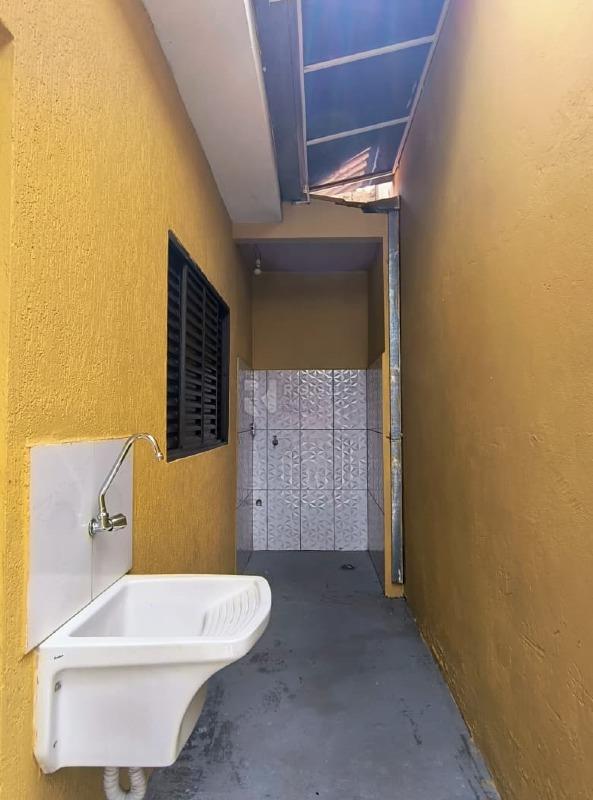 Casa Residencial para aluguel no bairro Parque Residencial Aeroporto: Lavanderia