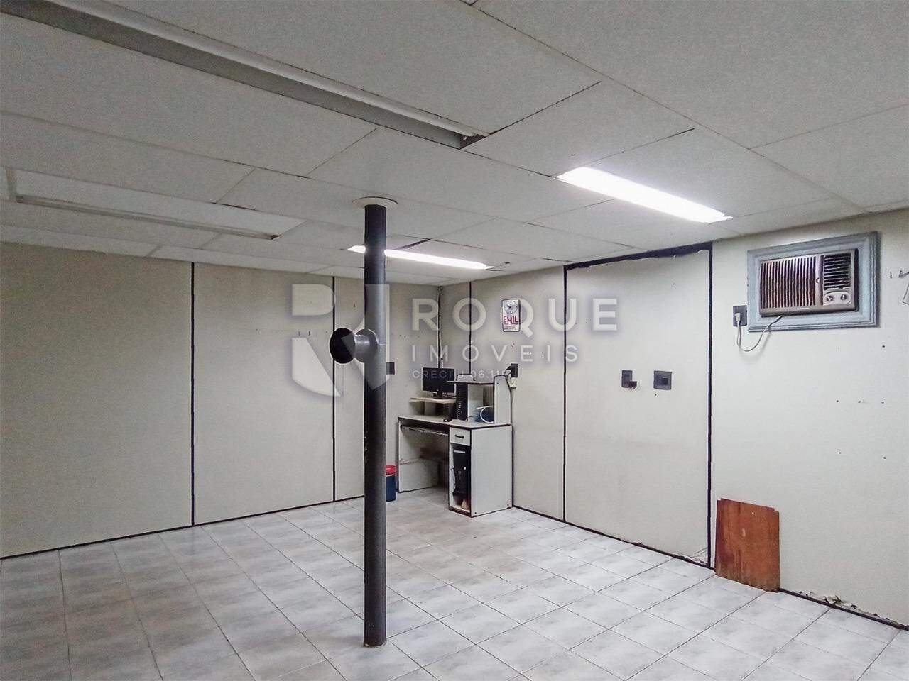 Casa Residencial para aluguel no bairro Centro: Fundo