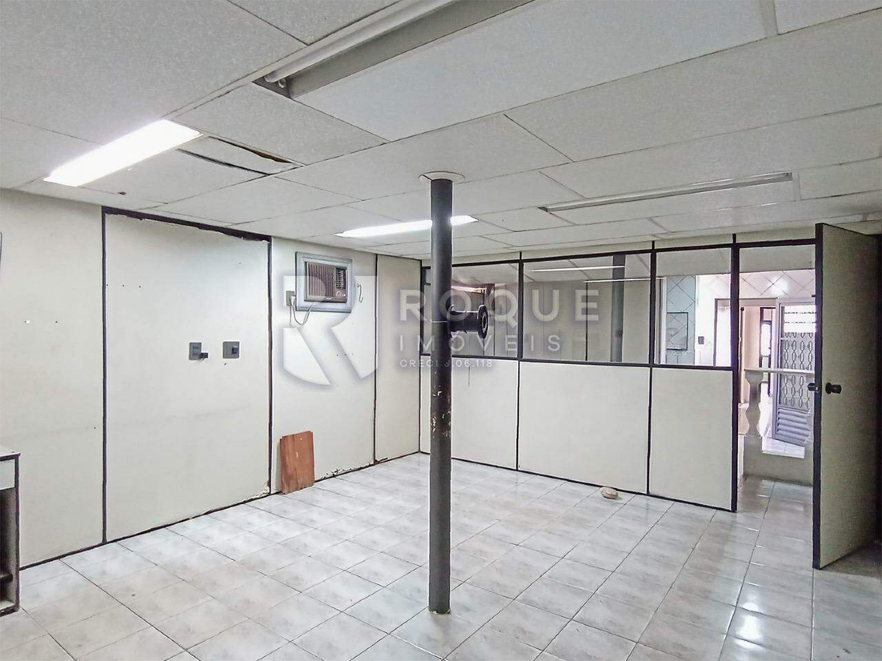 Casa Residencial para aluguel no bairro Centro: Fundo