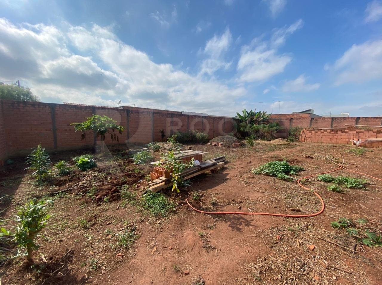 Terreno à venda no bairro Jardim Campo Verde I: 