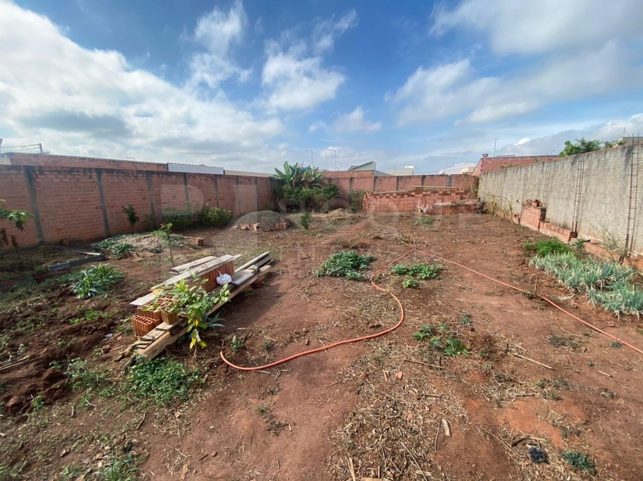 Terreno à venda no bairro Jardim Campo Verde I: 