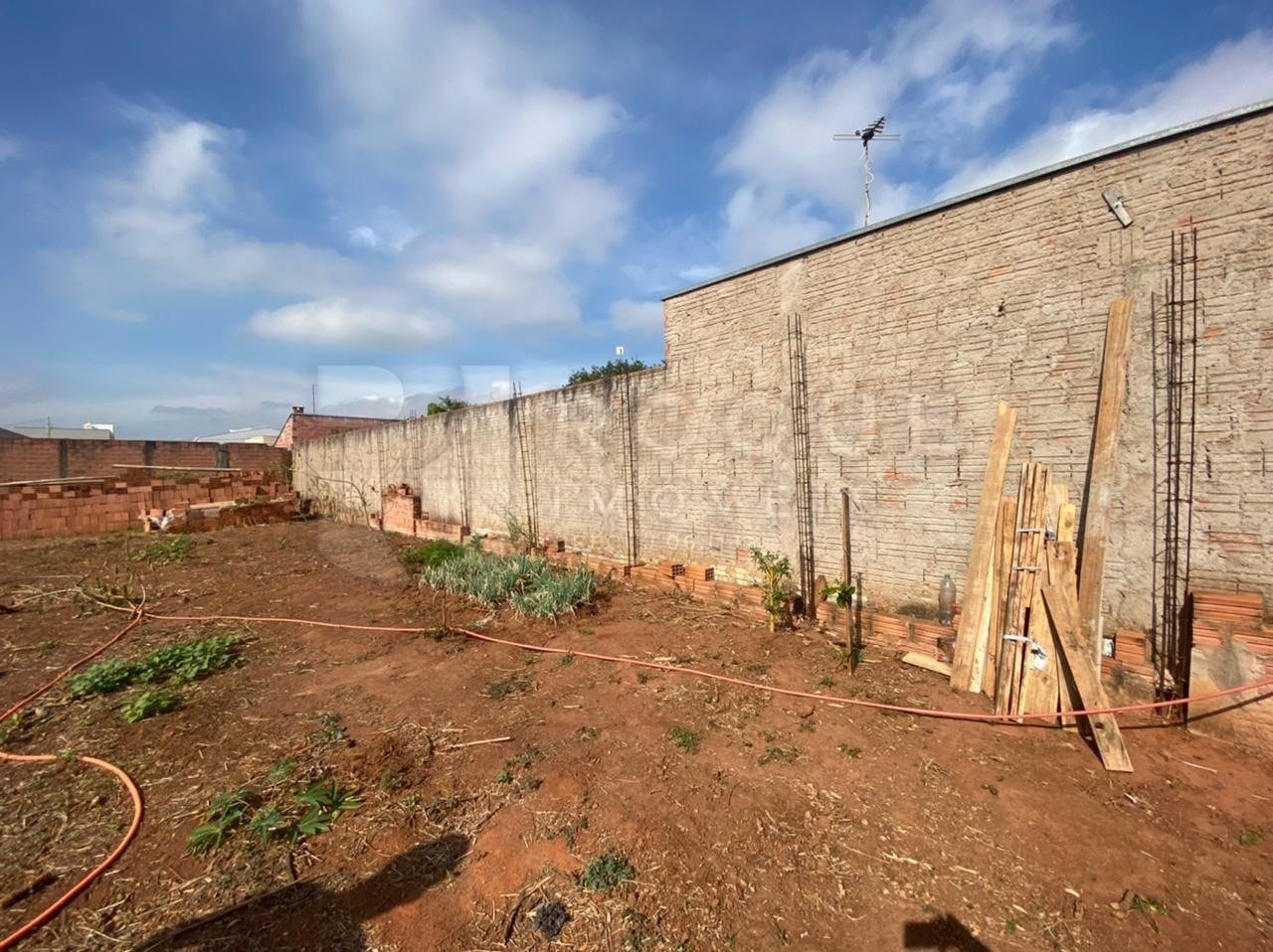 Terreno à venda no bairro Jardim Campo Verde I: 
