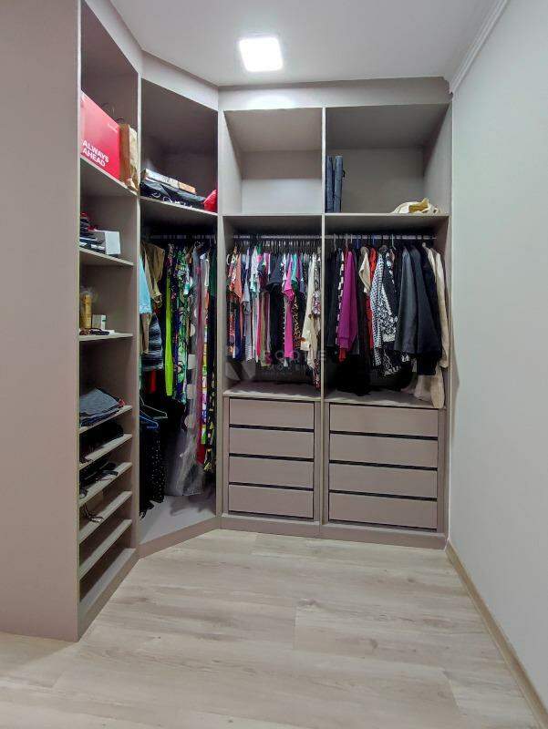 Apartamento à venda no bairro Centro: CLOSET SUÍTE MASTER
