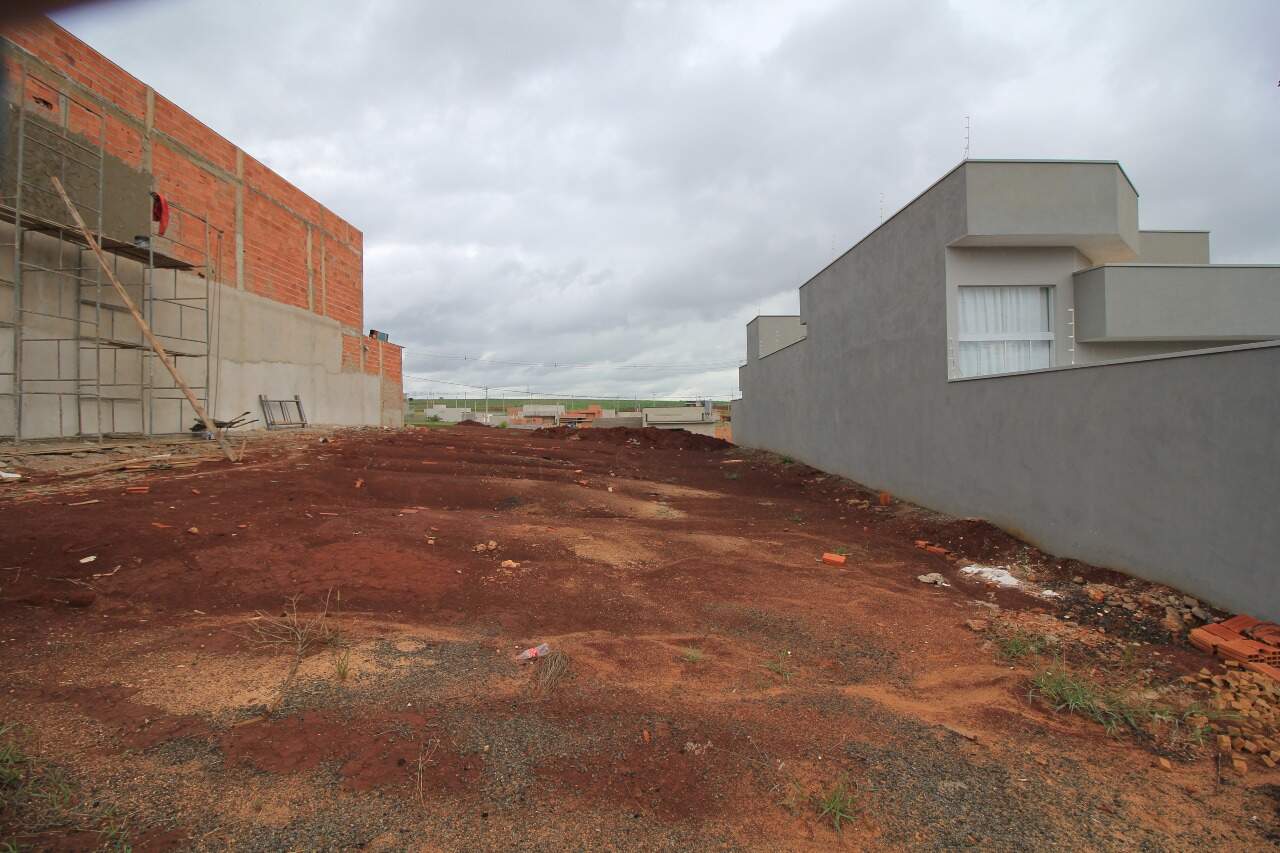 Terreno à venda no bairro Residencial Colinas do Engenho I: 